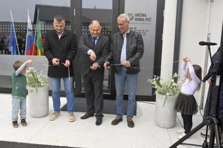 Otvoritev prenovljenih prostorov obcinske uprave Obcina Mirna Pec (51)